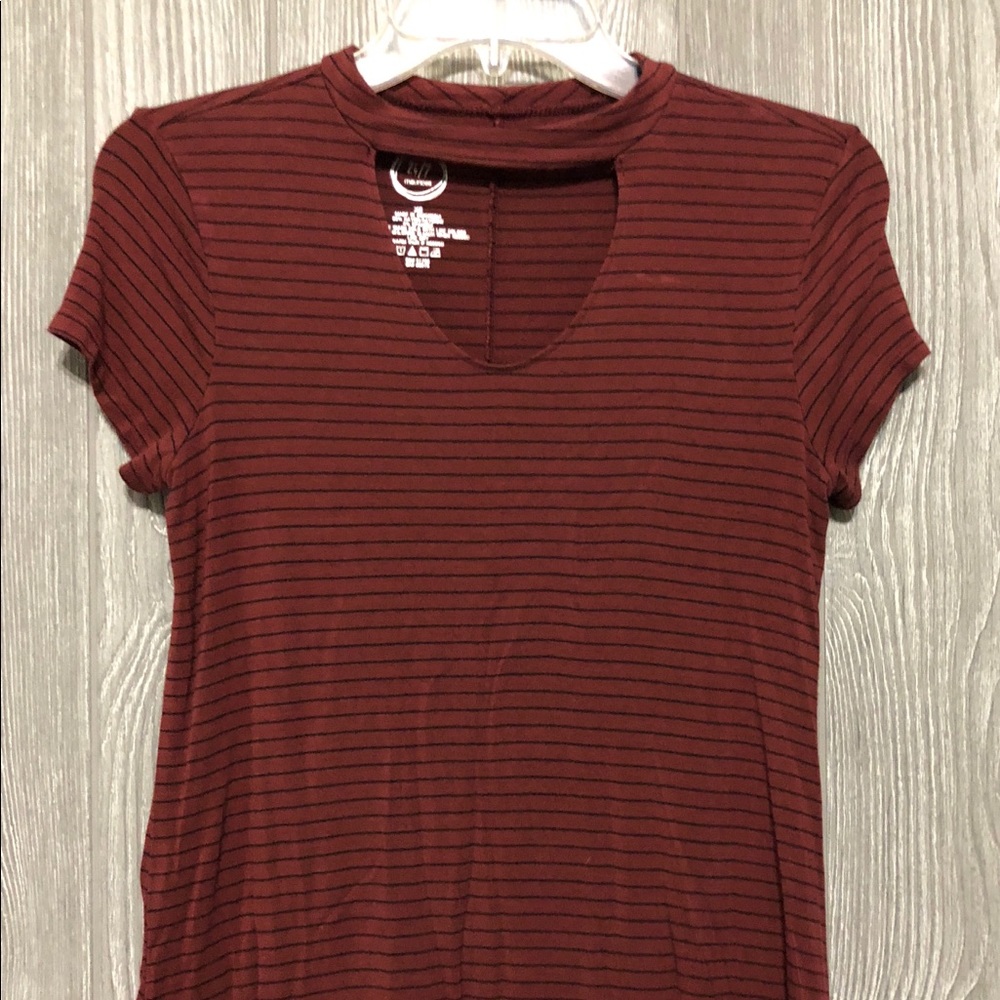 Choker neck tee